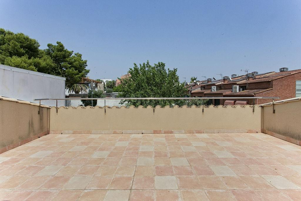 Piso de 3 dormitorios con garaje y trastero en Sant Pere de  - foto 2