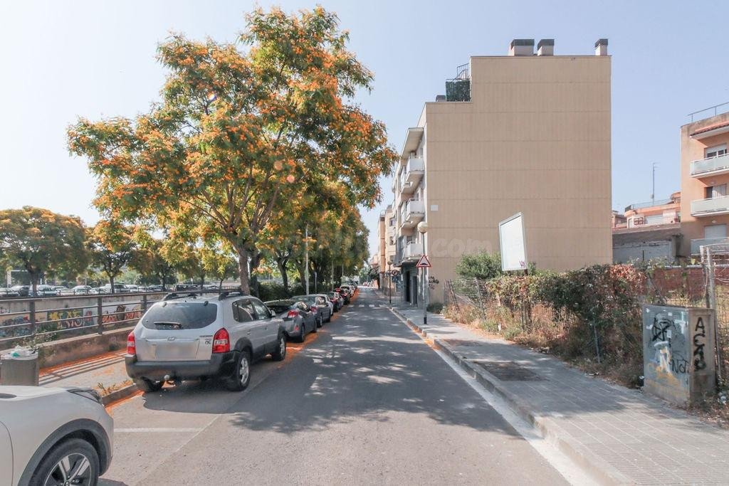 Solar urbano en El Vendrell – Proyecto para 11 viviendas con - foto 3