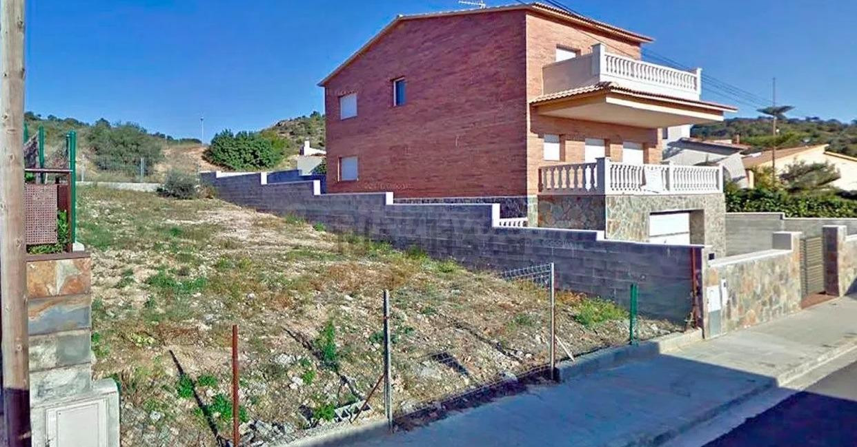 Parcela urbana en Roda de Berà de 330 m2 más casa de entrama - foto 4