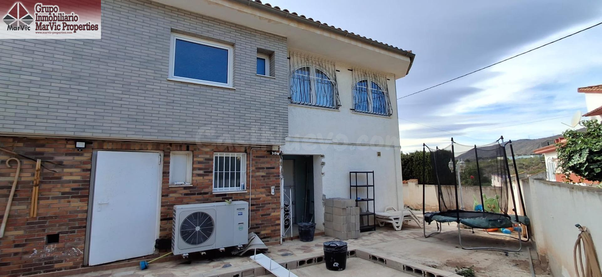 Exclusivo Chalet en La Nucía con Vistas y Amplias Zonas Exte - foto 3