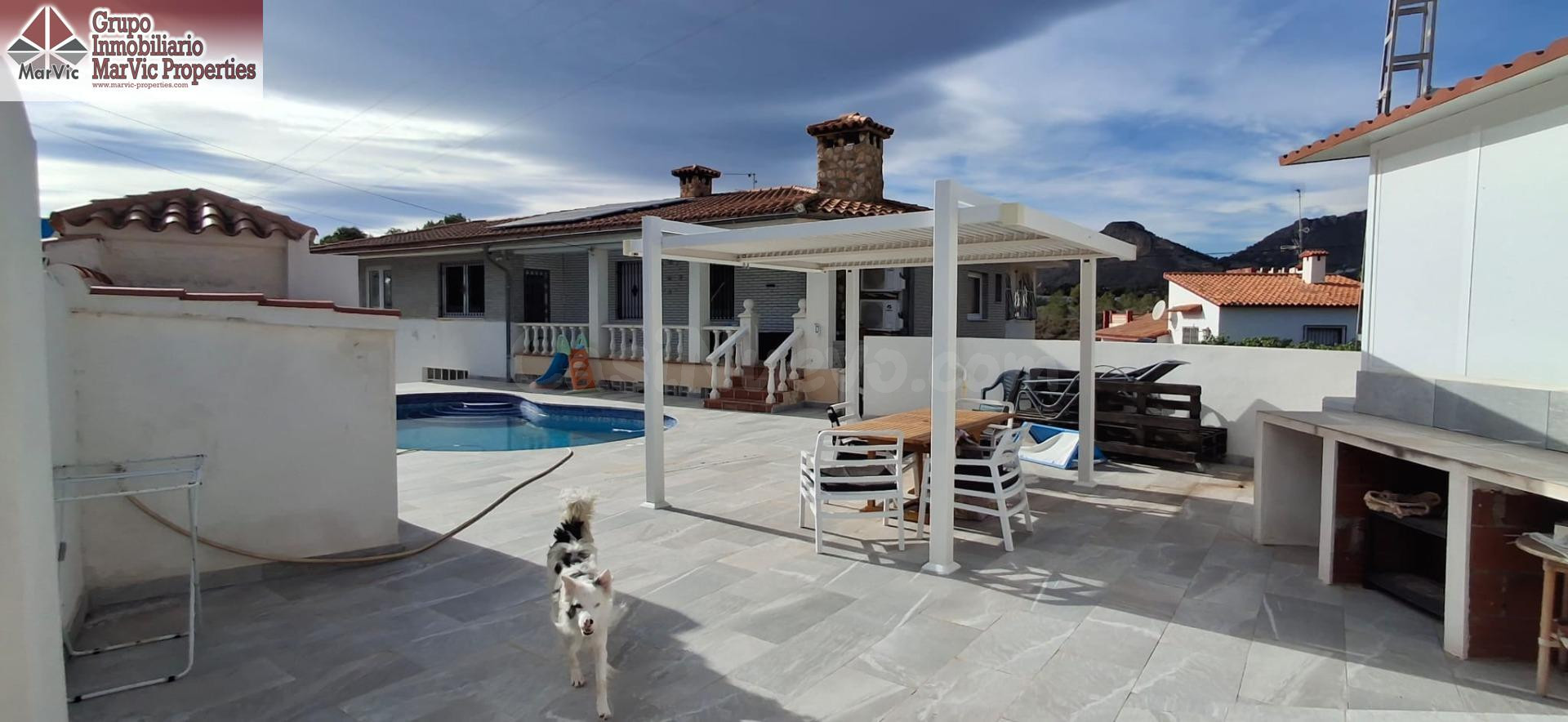 Exclusivo Chalet en La Nucía con Vistas y Amplias Zonas Exte - foto 4