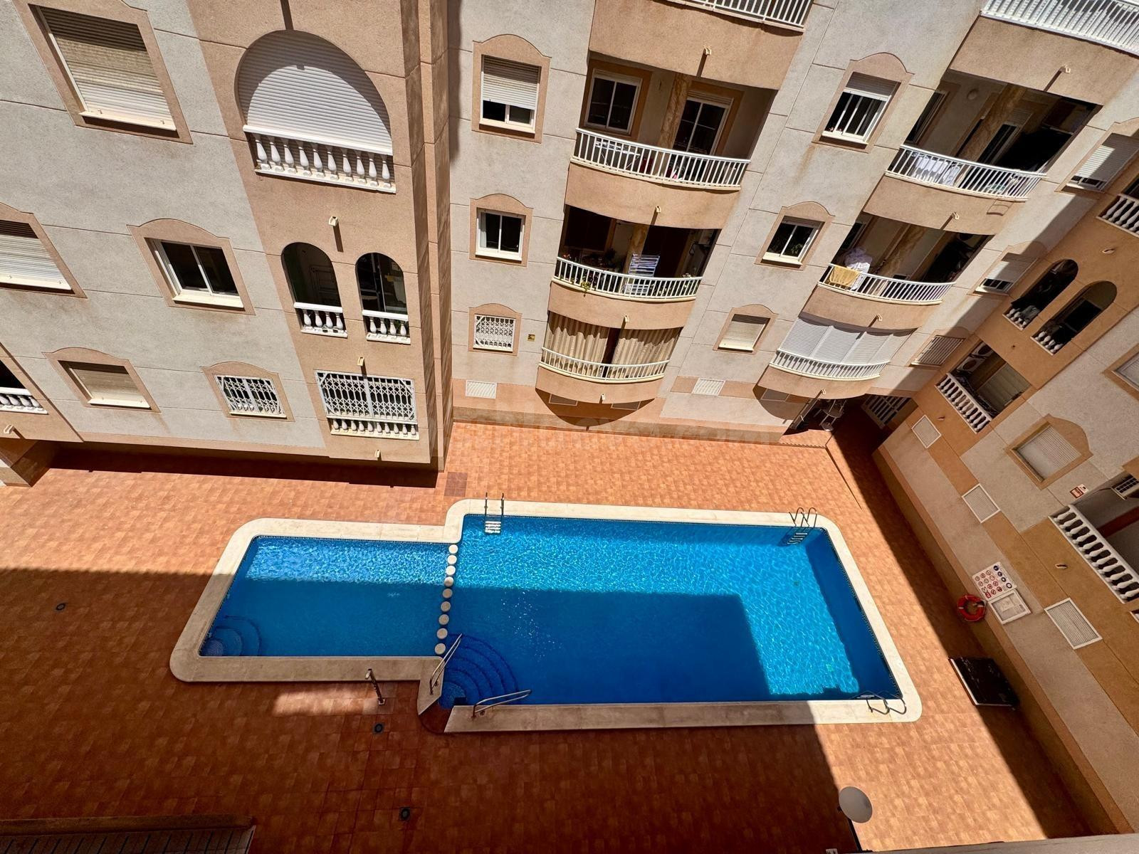 Se vende: Apartamento de 2 habitaciones y gran salón con pis