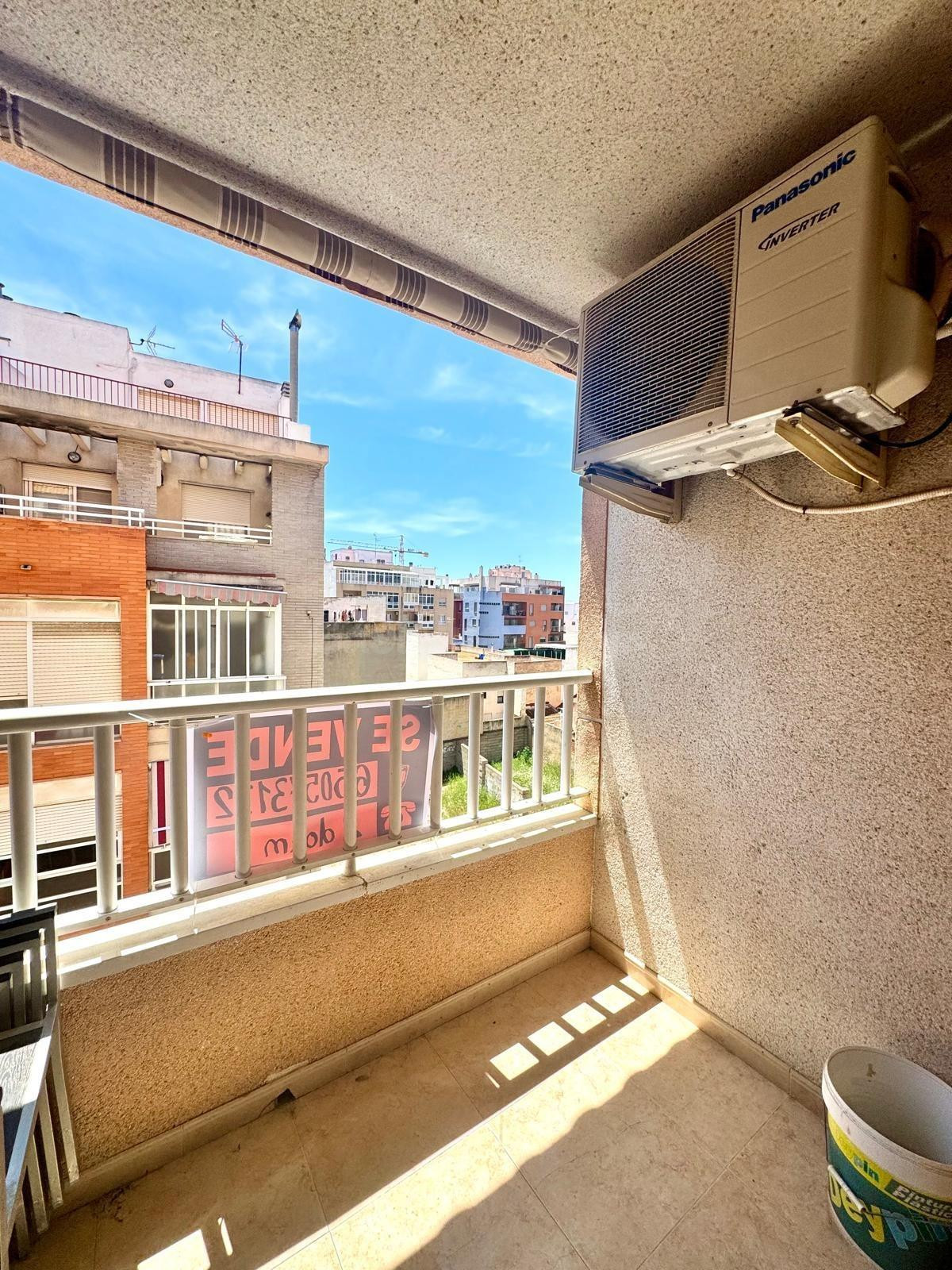 Se vende: Apartamento de 2 habitaciones y gran salón con pis - foto 2