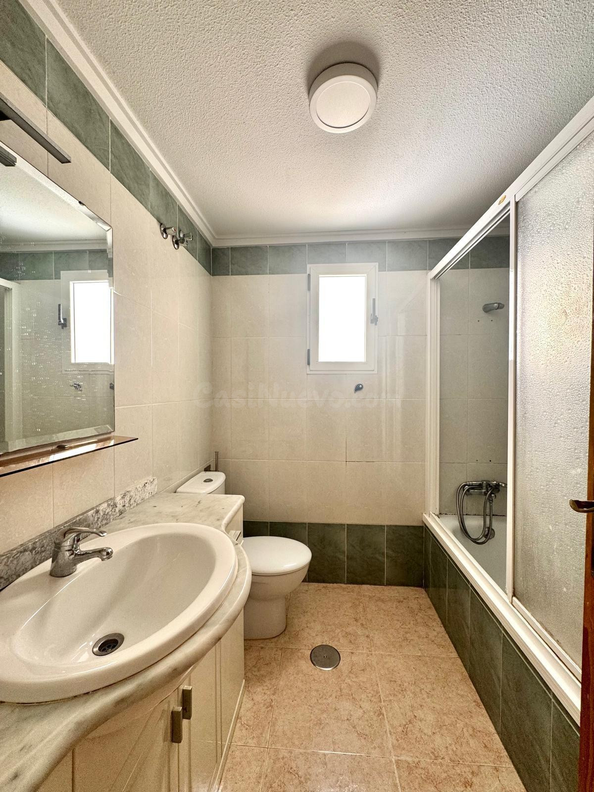 Se vende: Apartamento de 2 habitaciones y gran salón con pis - foto 3