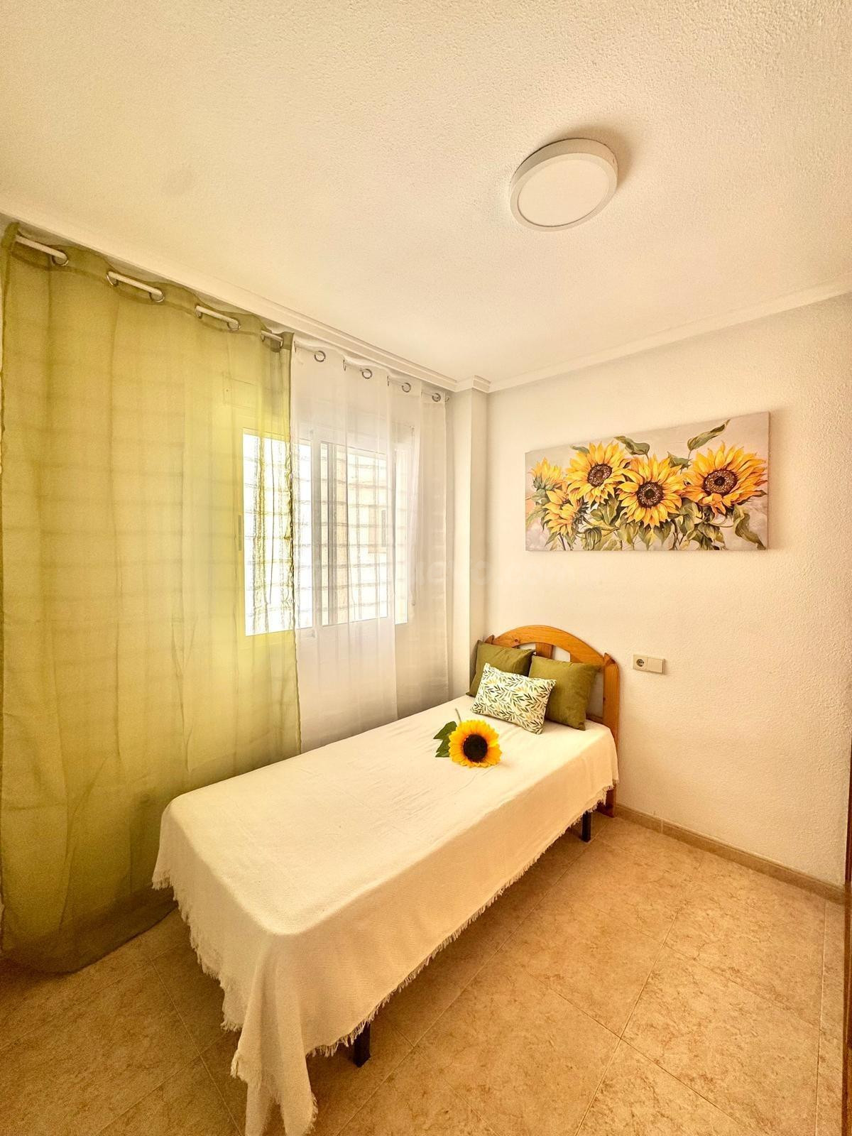 Se vende: Apartamento de 2 habitaciones y gran salón con pis - foto 5