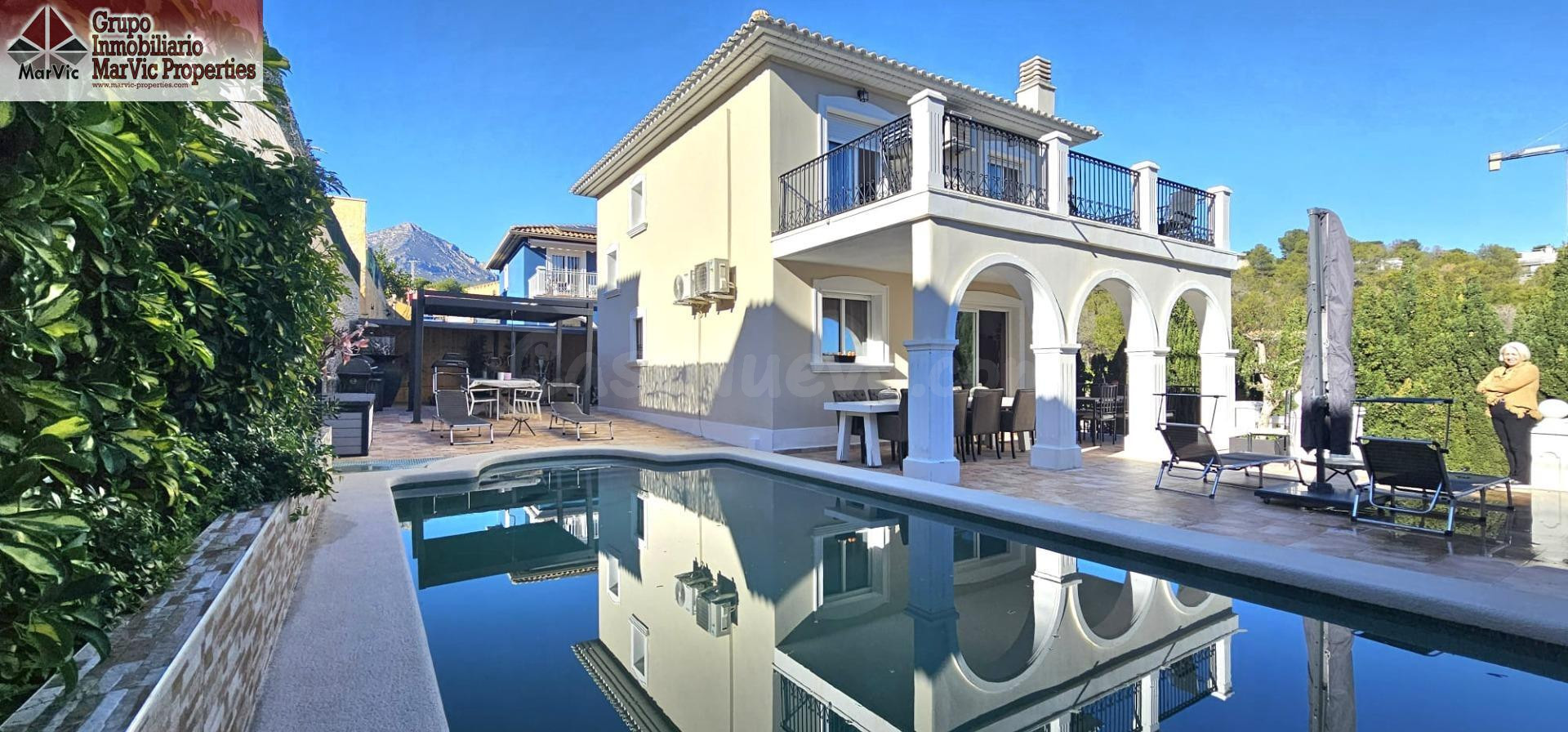 Elegante Chalet en La Nucía - Montebello con Vistas Espectac