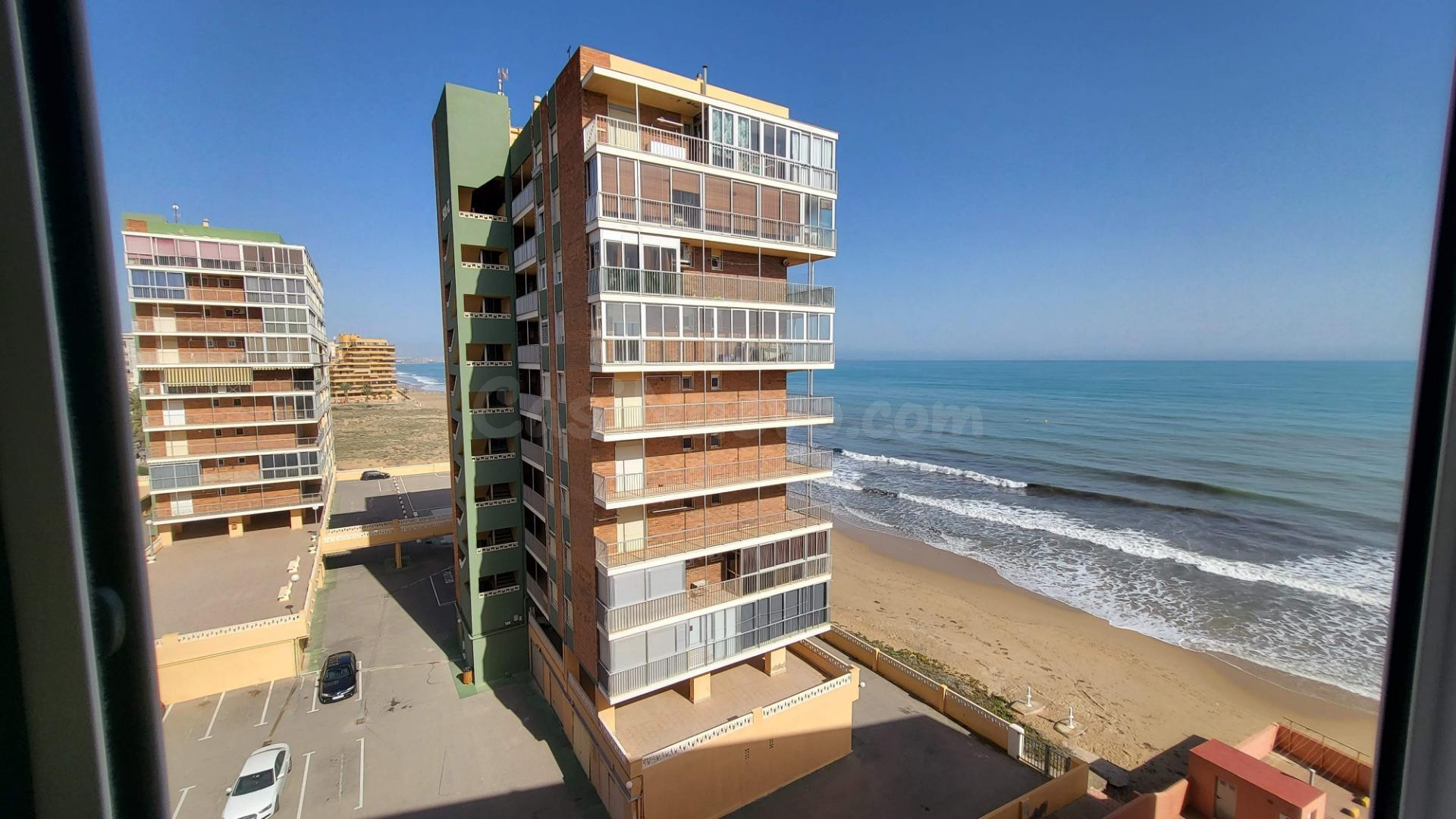 Ático estudio tipo loft en 1ª Línea con Parking en Arenales 
