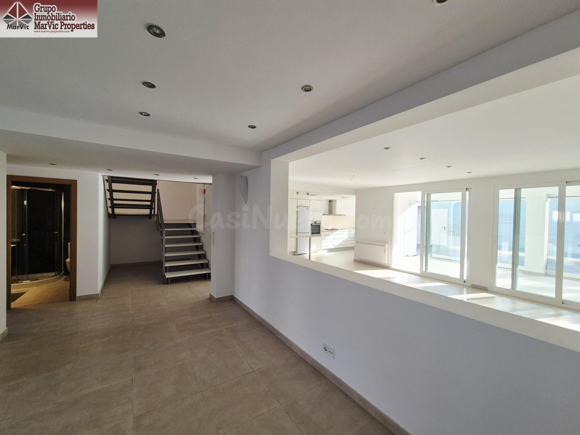 Espacioso chalet pareado reformado en Albir - foto 5