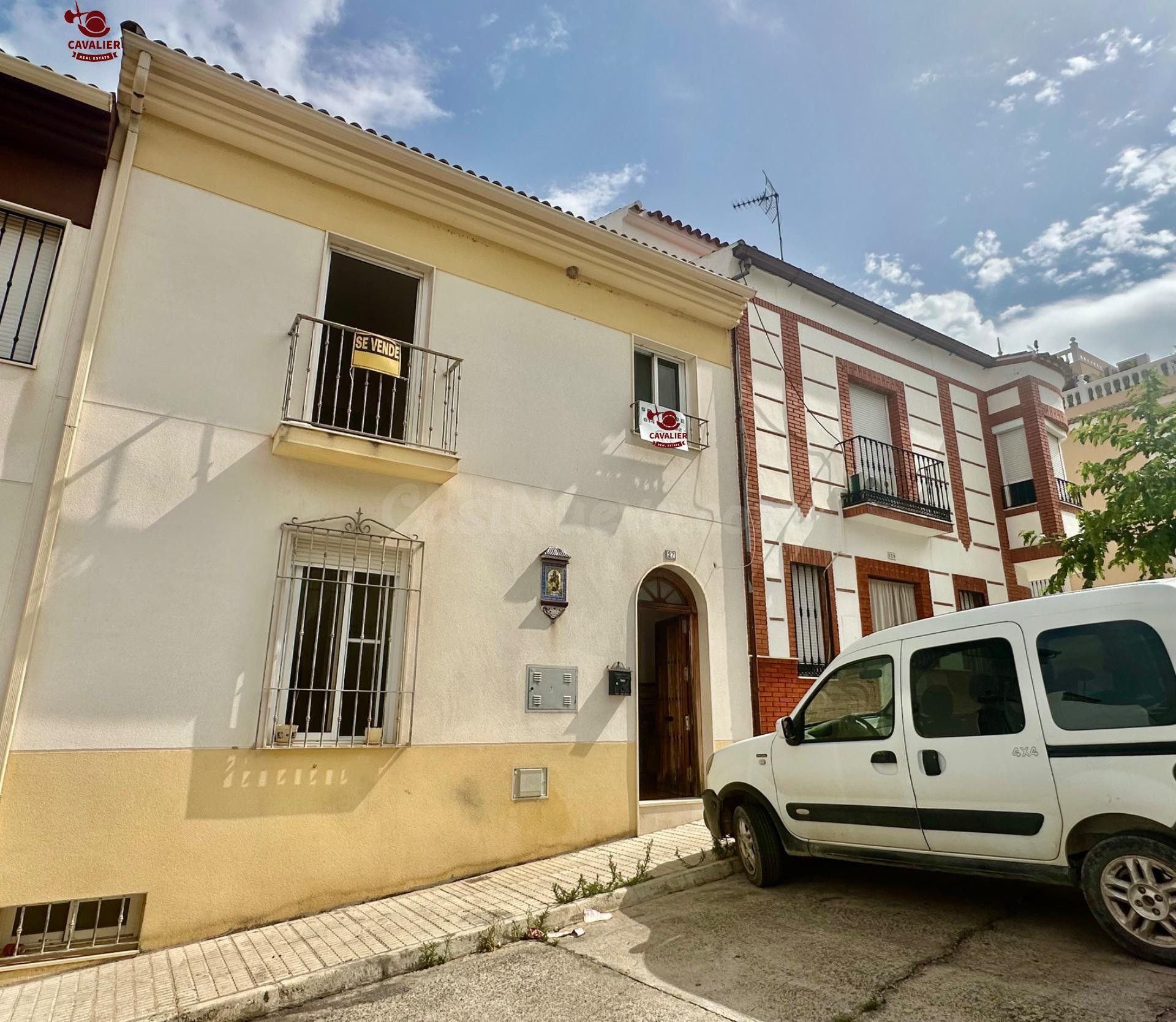 Precioso chalet adosado de 270m2 PARA ENTRAR A VIVIR. Con 4 