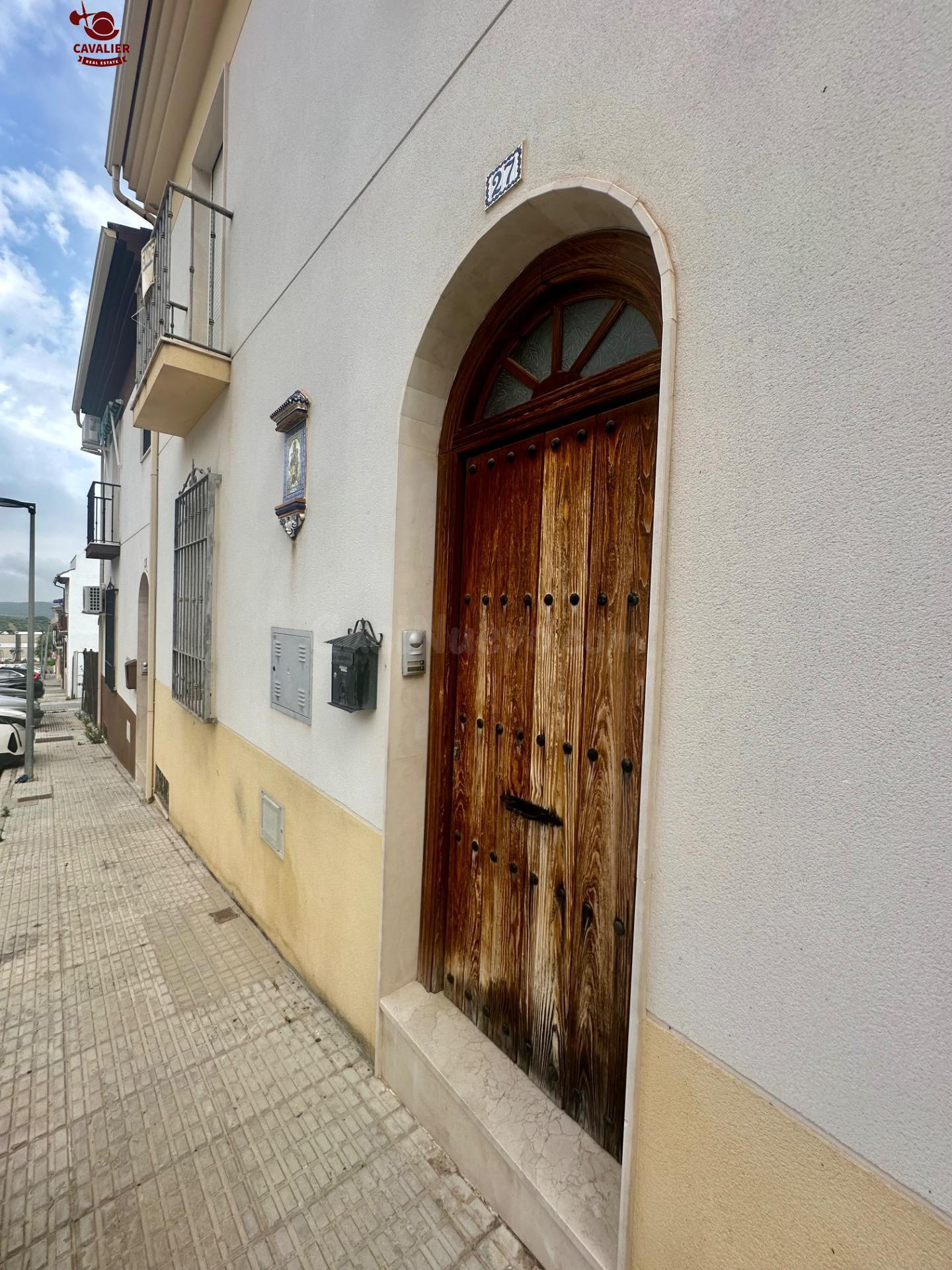 Precioso chalet adosado de 270m2 PARA ENTRAR A VIVIR. Con 4  - foto 2