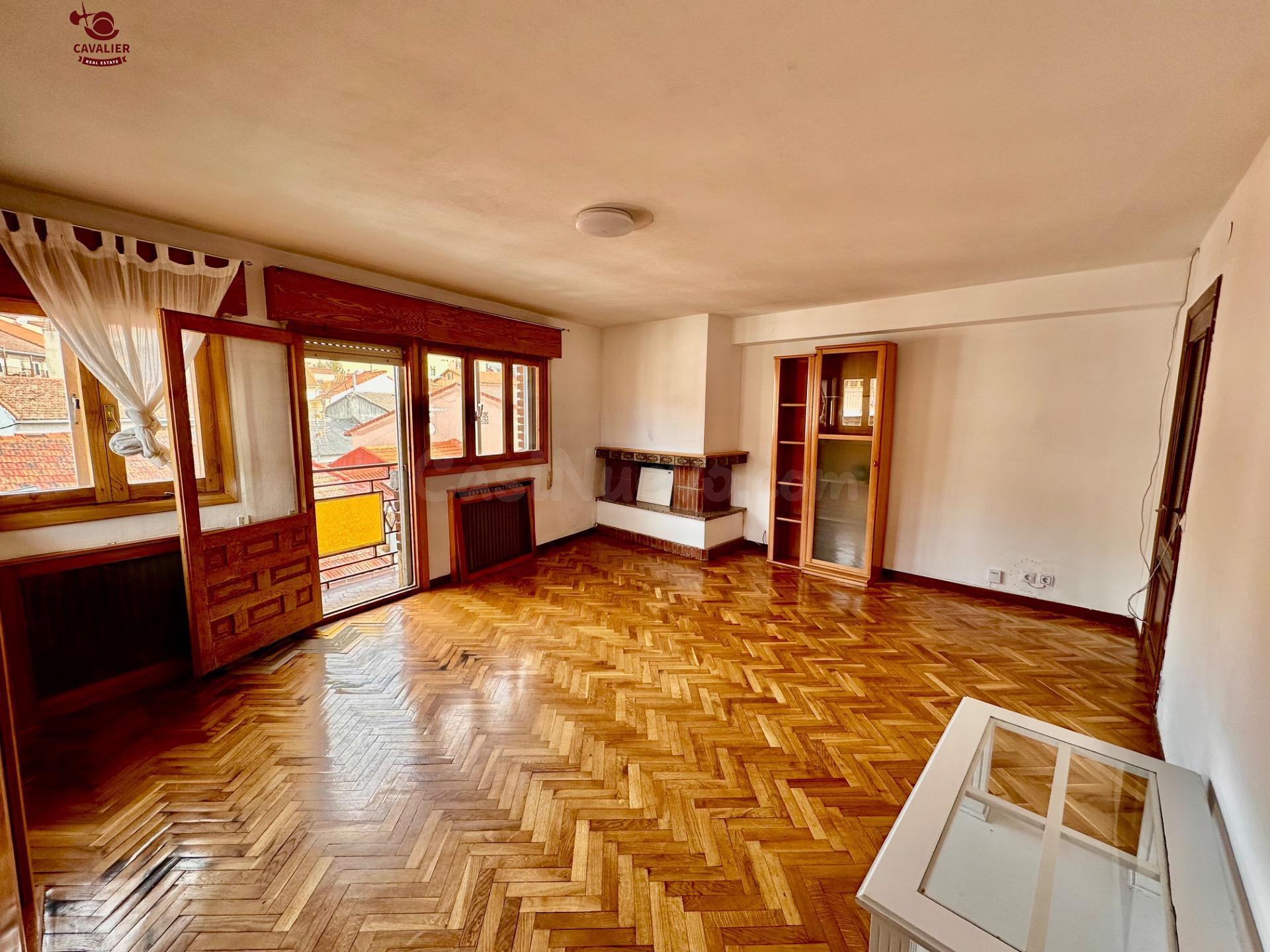 Atico de 100m2 con 3 dormitorios, 1 baño, gran terraza y bal