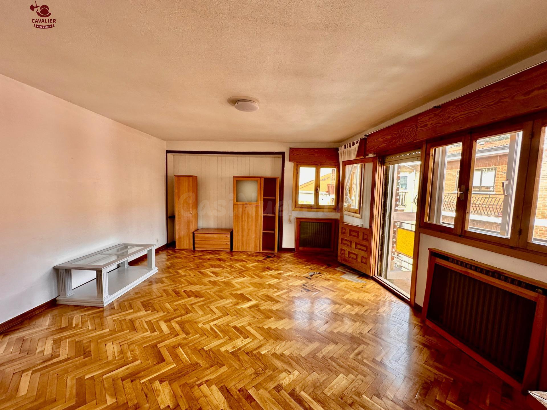 Atico de 100m2 con 3 dormitorios, 1 baño, gran terraza y bal - foto 2