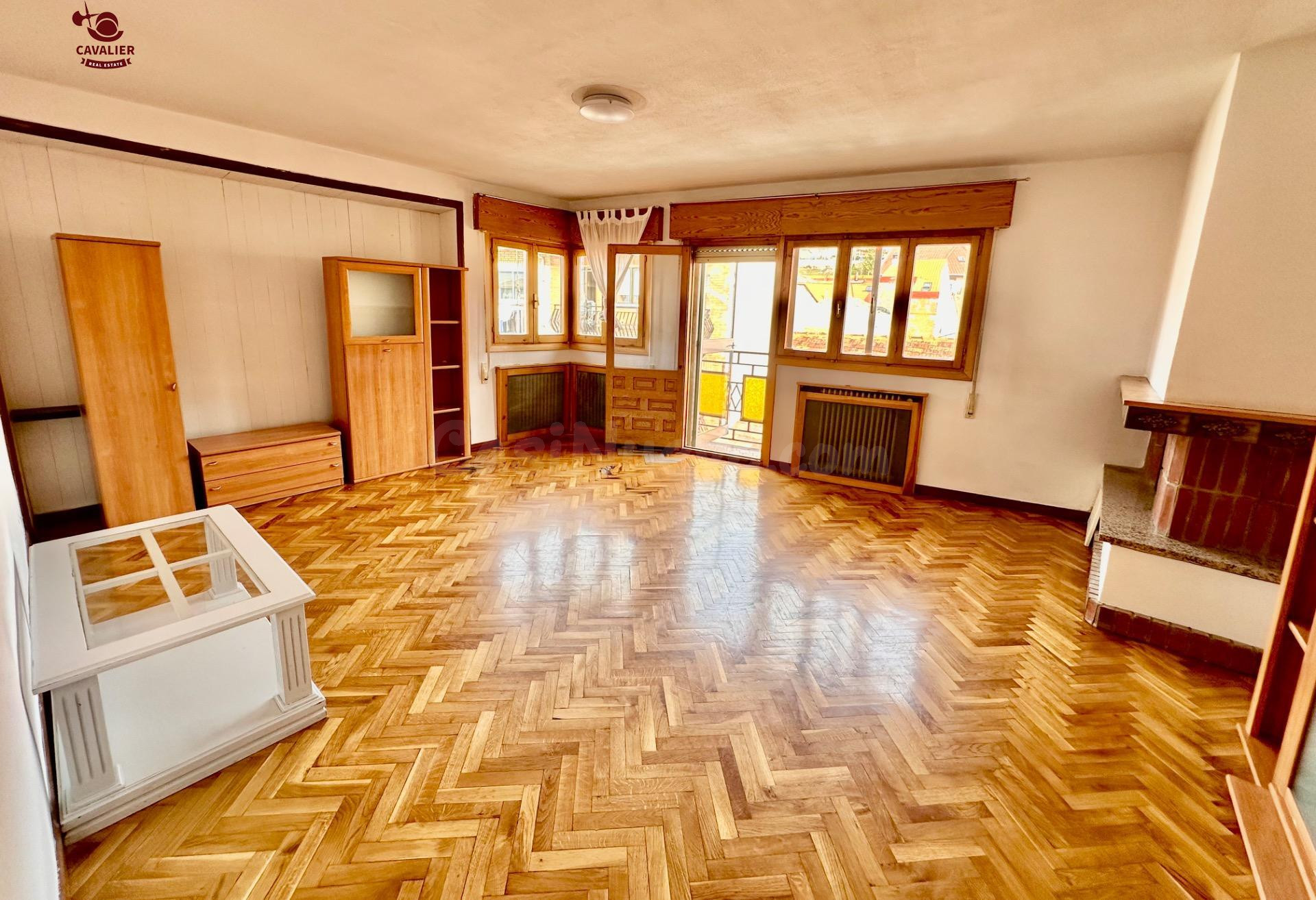 Atico de 100m2 con 3 dormitorios, 1 baño, gran terraza y bal - foto 3