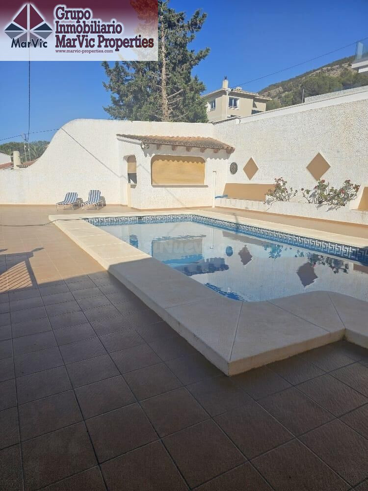 Impresionante Chalet en Albir con Piscina y Amplio Jardín - foto 3