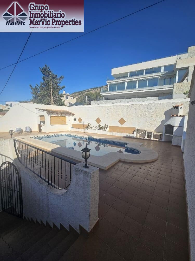 Impresionante Chalet en Albir con Piscina y Amplio Jardín - foto 5