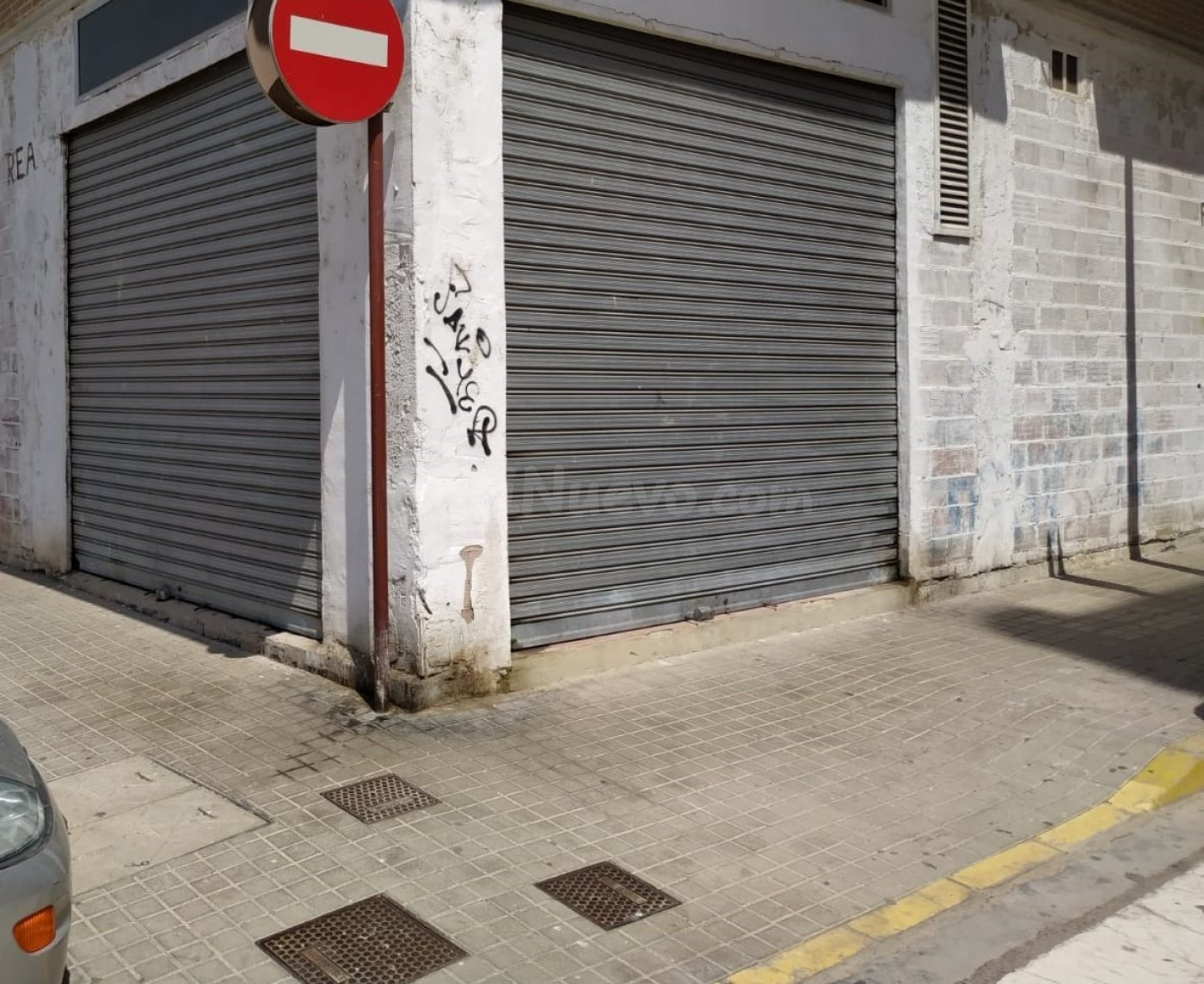 LOCAL A DOS CALLES - foto 4