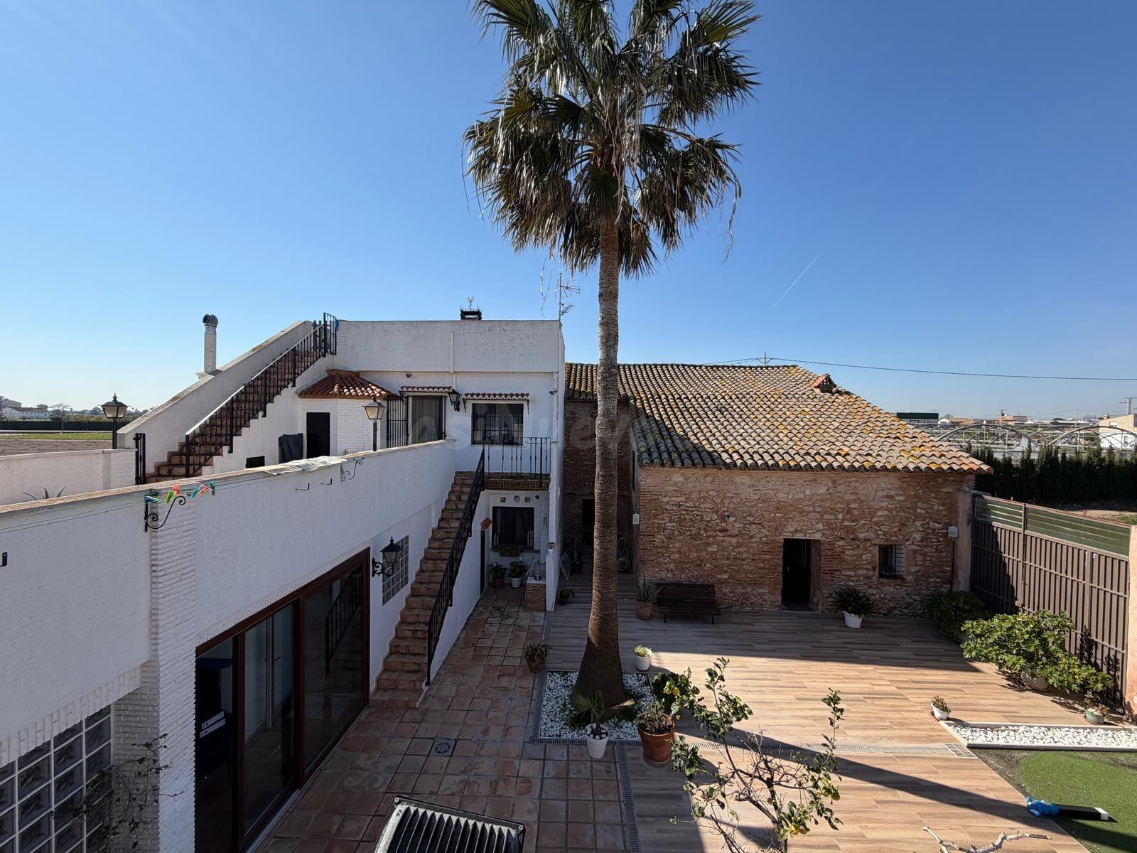 ESPECTACULARES CASAS DE HUERTA CON DOS ESTILOS DIFERENTES , 