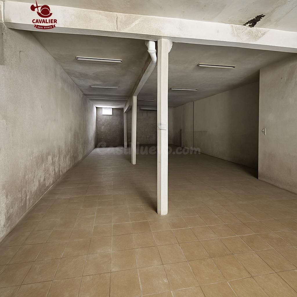 Local comercial de 225m2 y con una vivienda en 1ª Planta de  - foto 5