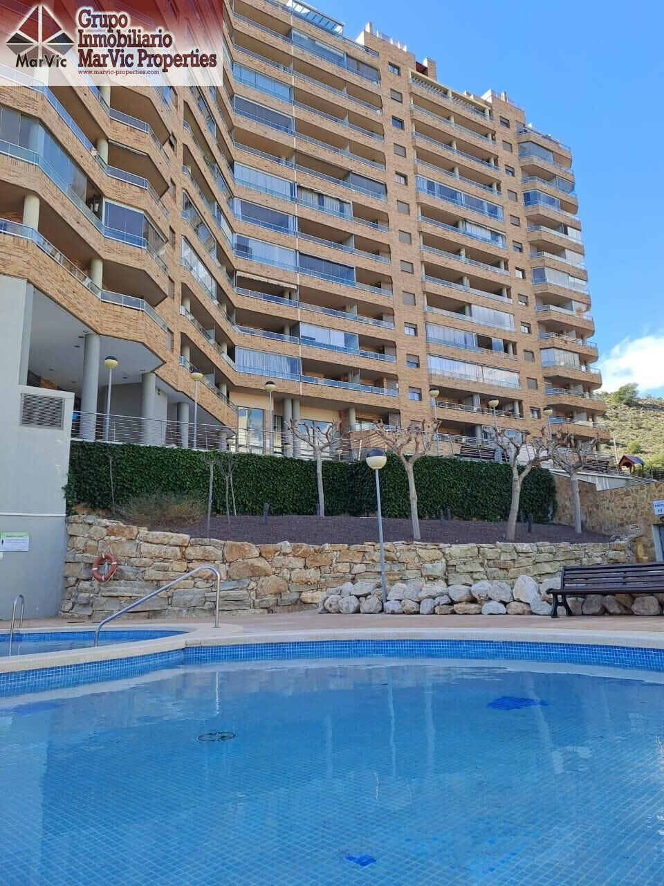 Elegante piso en planta alta con vistas panorámicas en Cala 