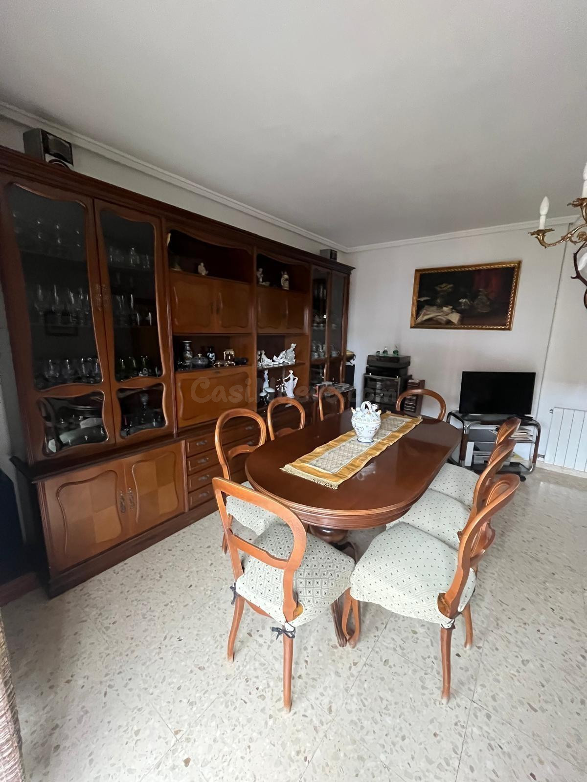 AMPLIA VIVIENDA EN AVENIDA PRINCIPAL DE MELIANA CON 2 PLAZAS - foto 2
