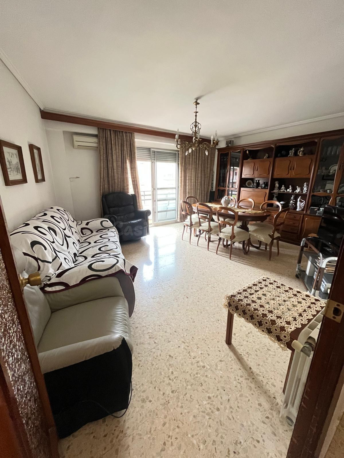 AMPLIA VIVIENDA EN AVENIDA PRINCIPAL DE MELIANA CON 2 PLAZAS - foto 3