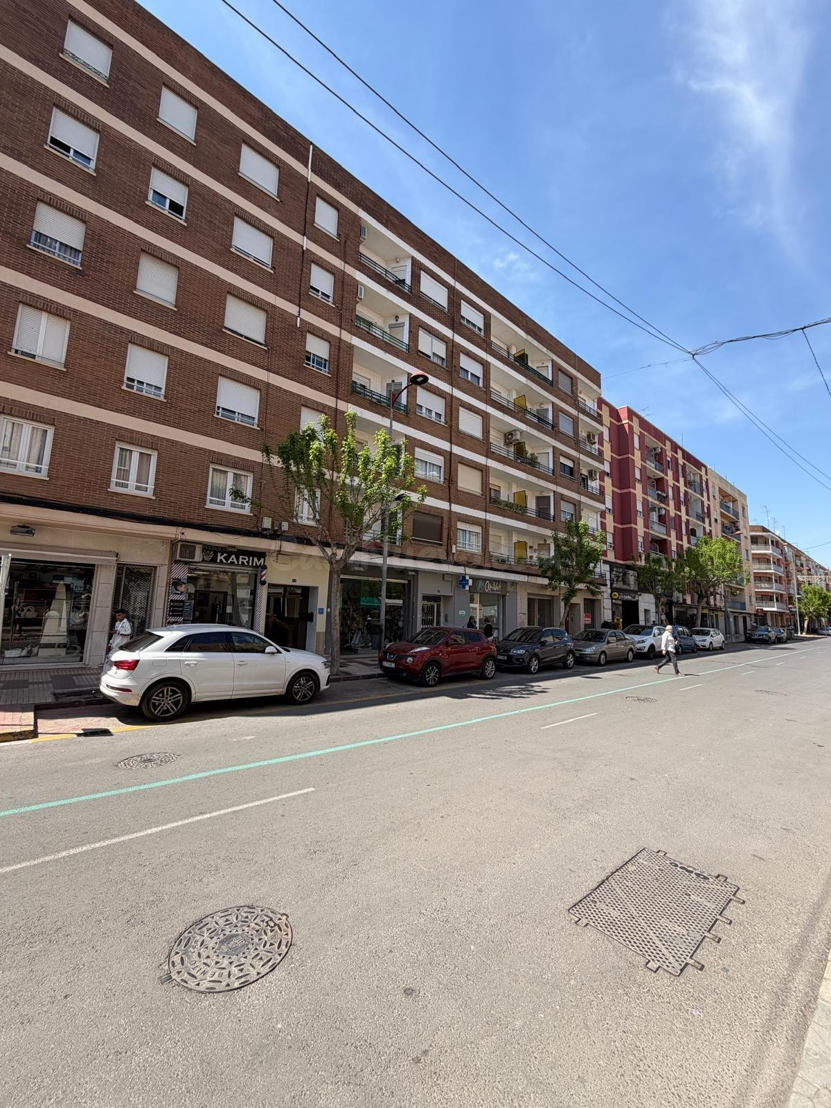 AMPLIA VIVIENDA EN AVENIDA PRINCIPAL DE MELIANA CON 2 PLAZAS - foto 5
