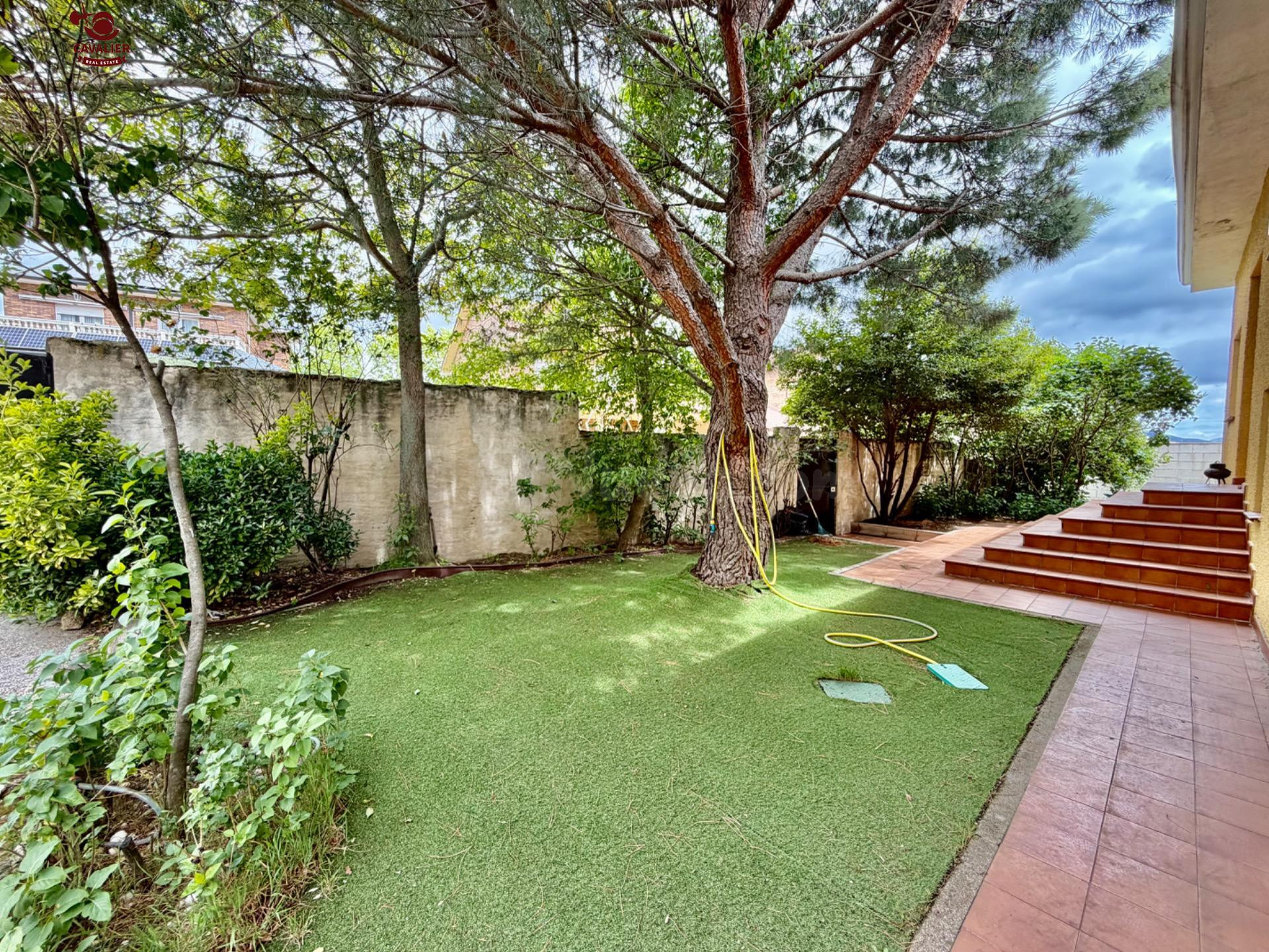 Chalet independiente de 320m2 con 5 dormitorios y 3 baños co - foto 2