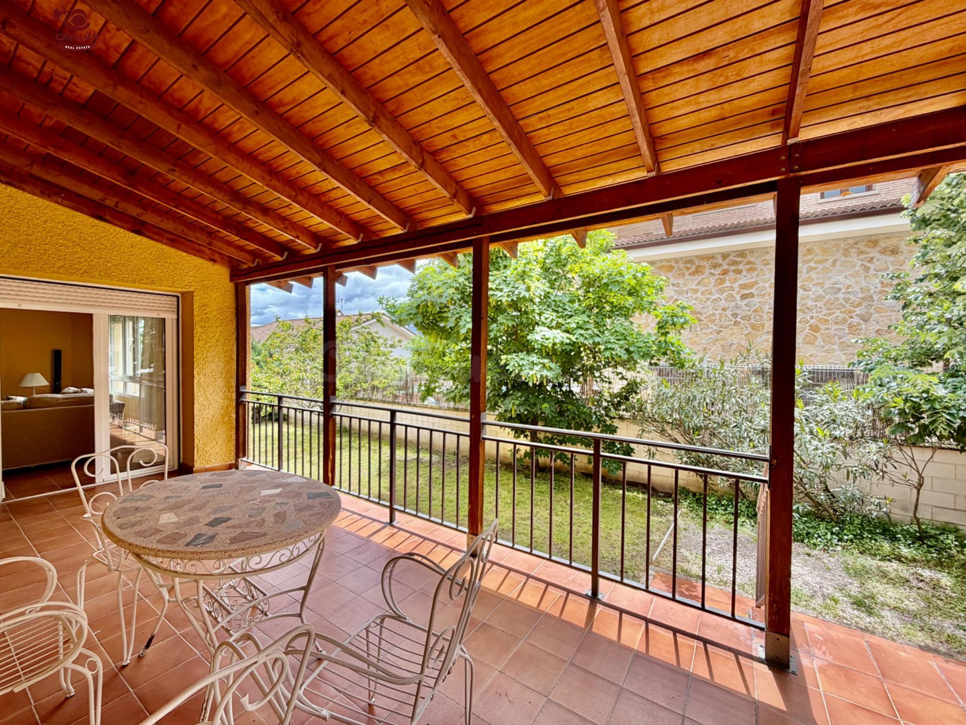 Chalet independiente de 320m2 con 5 dormitorios y 3 baños co - foto 4