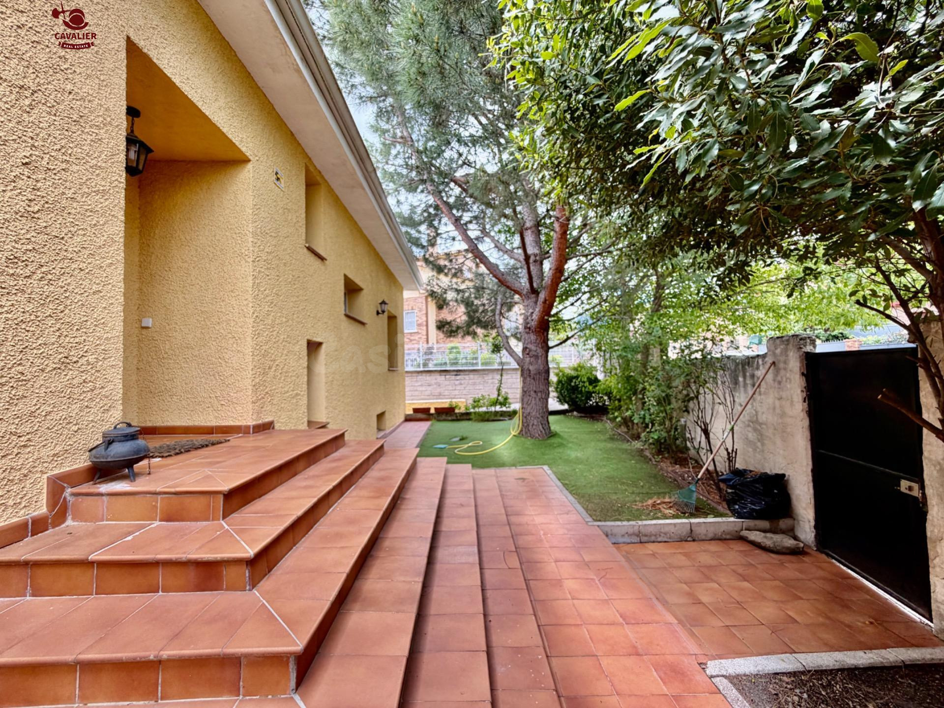 Chalet independiente de 320m2 con 5 dormitorios y 3 baños co - foto 5