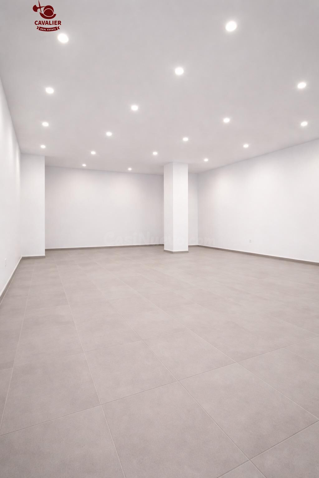 Amplio en bruto Local Comercial de 300m2 en Torrellano, Sant - foto 3