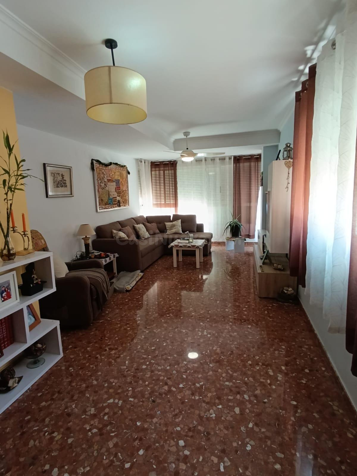 BONITA VIVIENDA DE 3 DORMITORIOS Y DOS BAÑOS EN ZONA AUSIAS  - foto 2
