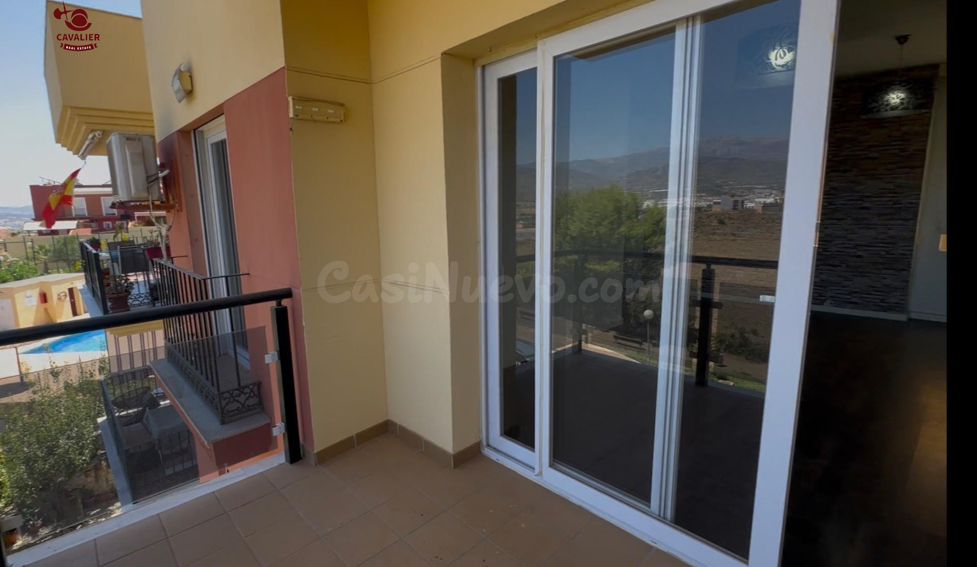 Piso de 140m2 con 3 dormitorios y 2 baños en 2 plantas con 2 - foto 3