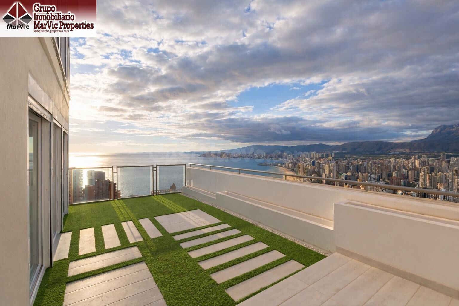 EL ÁTICO QUE DEFINE EL SKYLINE DE BENIDORM – PLANTA 31, RINC - foto 2