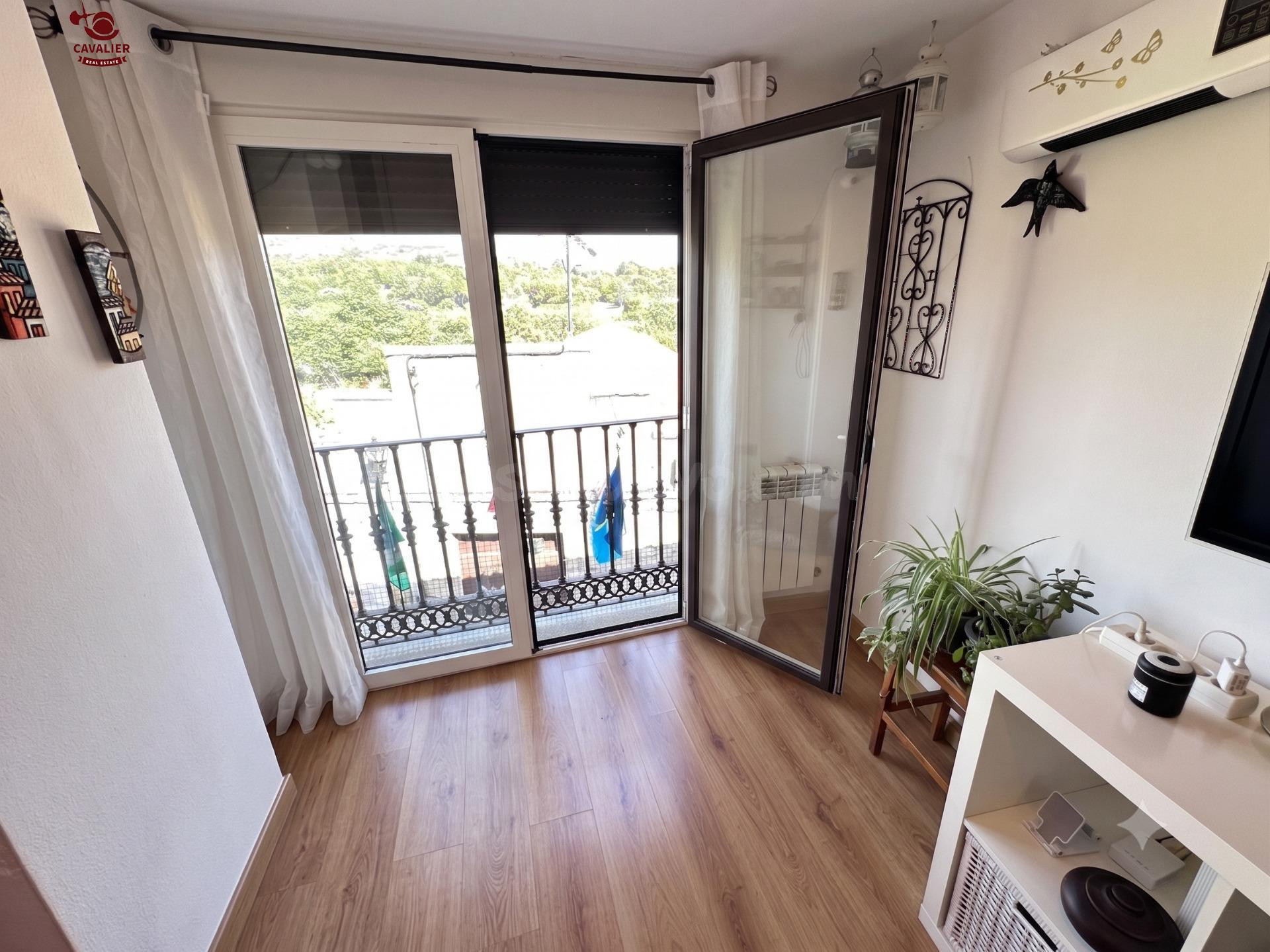 Piso de 58m2, 2 dormitorios con armarios empotrados,1 baño y - foto 3
