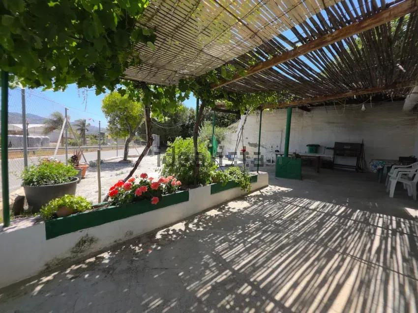 Casa de 100m2 con 2 habitaciones 1 baño con finca rústica de