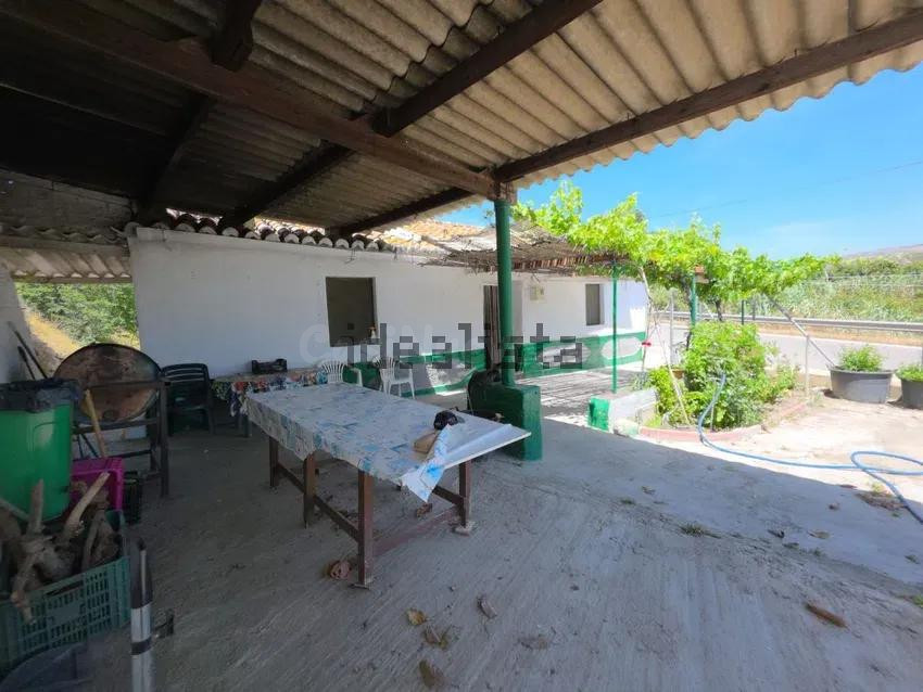 Casa de 100m2 con 2 habitaciones 1 baño con finca rústica de - foto 2