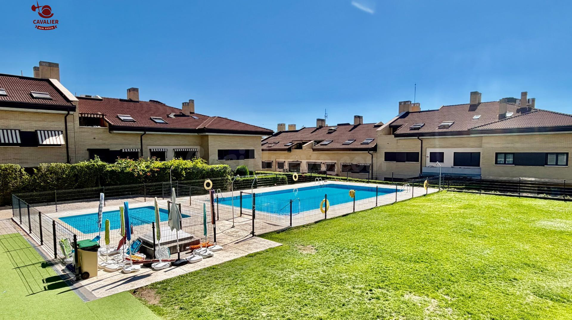 Espectacular piso de 149m2 construidos en planta baja con 3  - foto 3
