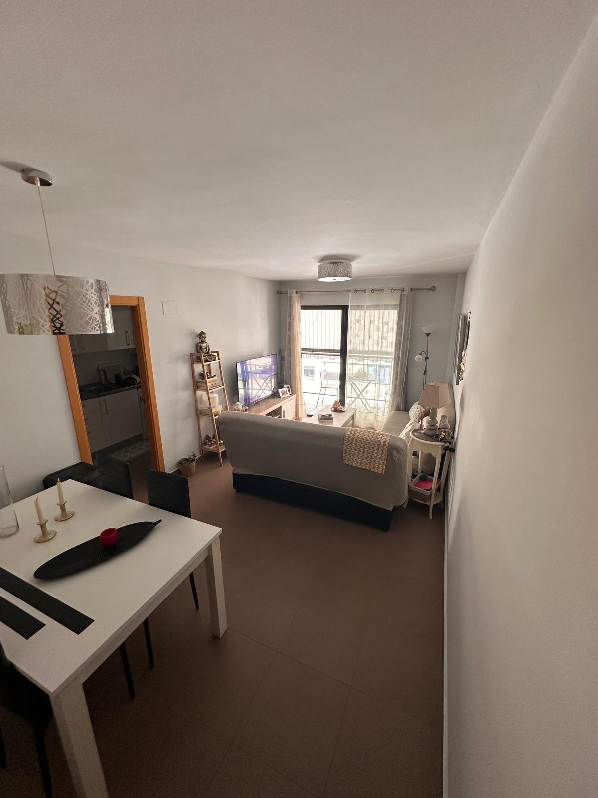 Acogedor Apartamento en Benidorm - Ideal para Invertir - foto 4