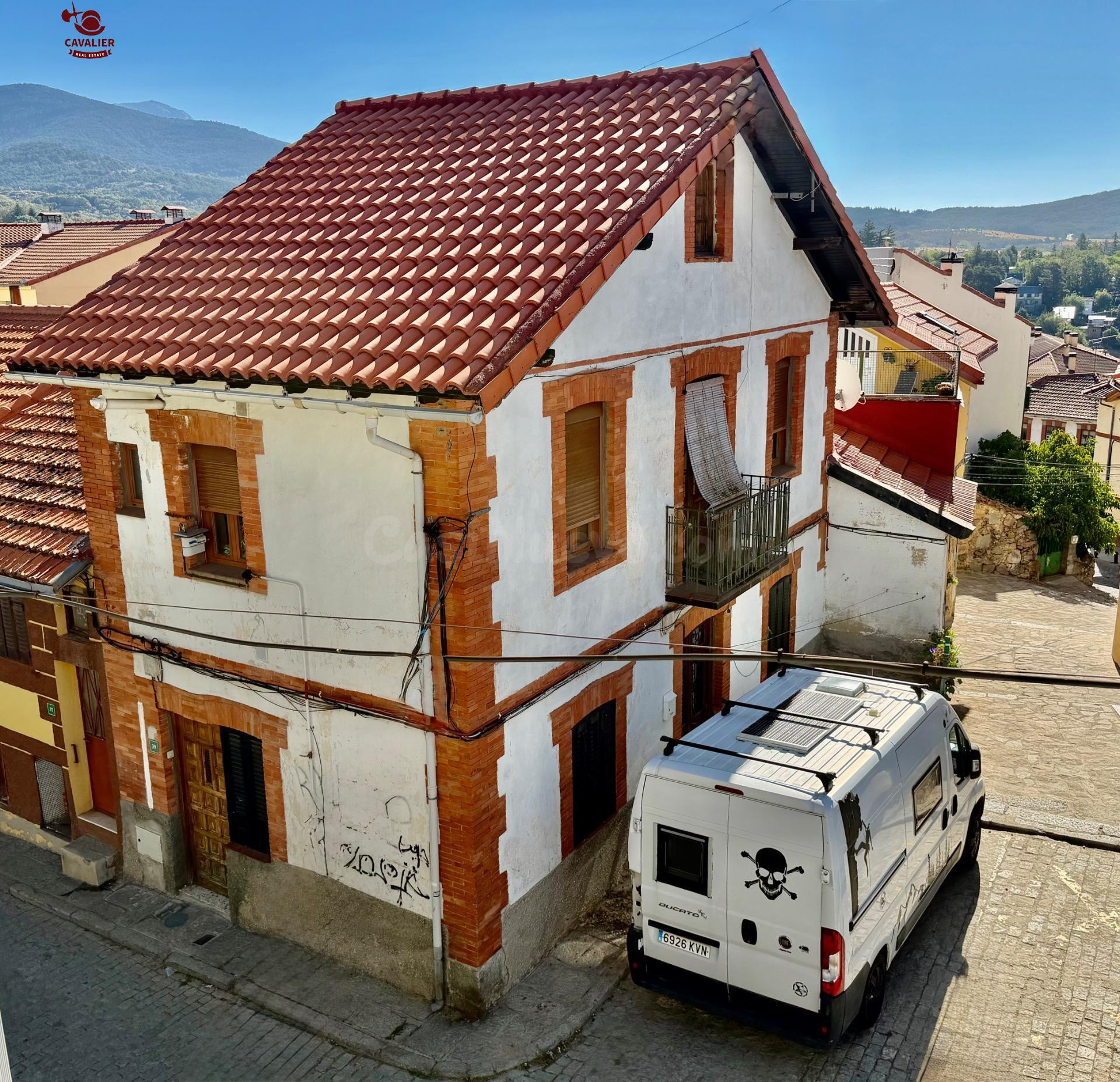 Antigua casa de 147m2 de estilo Ferroviario construida a pri