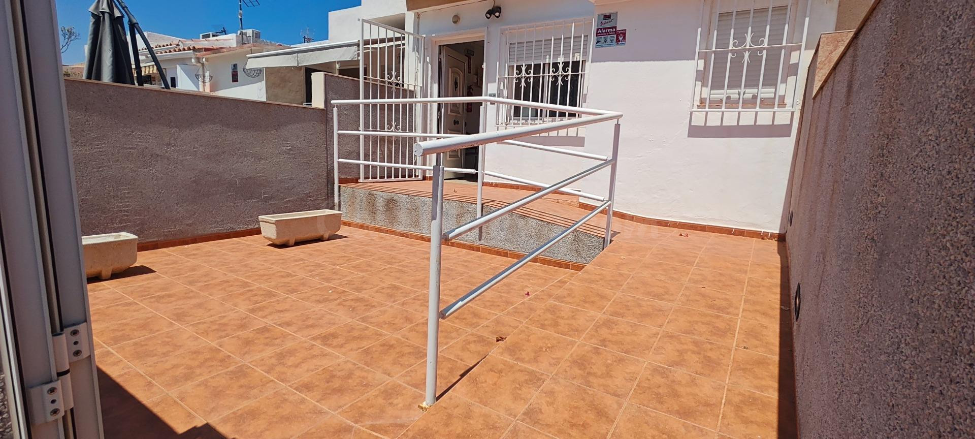 Vivienda con vistas al mar y terraza de 2 Dormitorios Ideal 