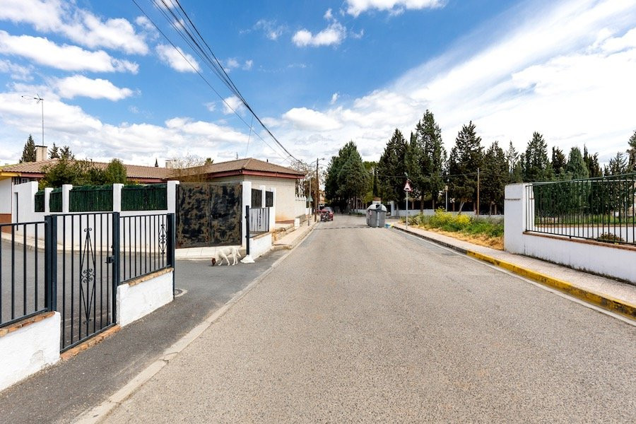 Solar Urbanización Parque del Cubillas con Proyecto Básico y - foto 2