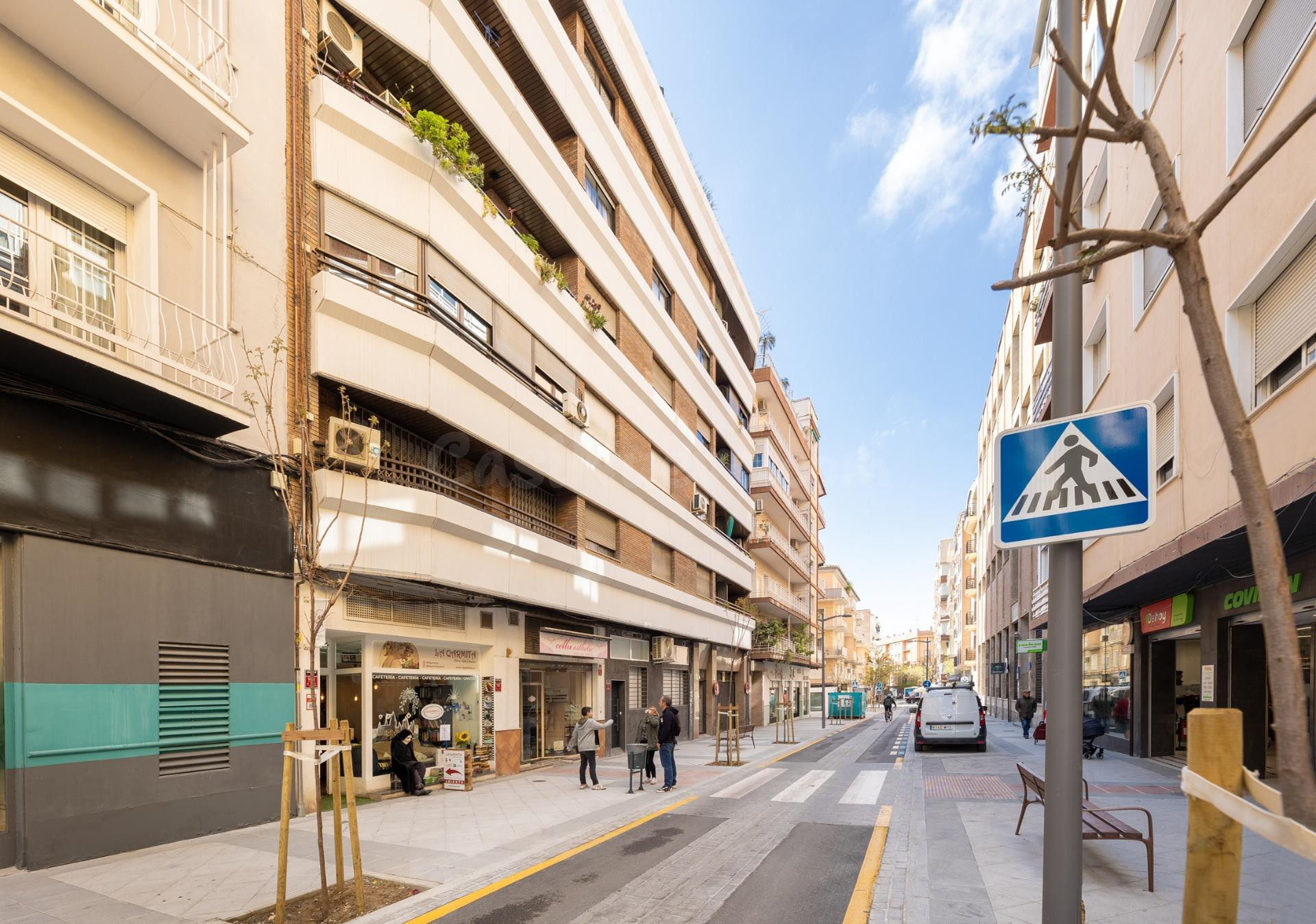 VIVIENDA EN ZONA CENTRO - ALHAMAR, CON PLAZA DE GARAJE Y CAL