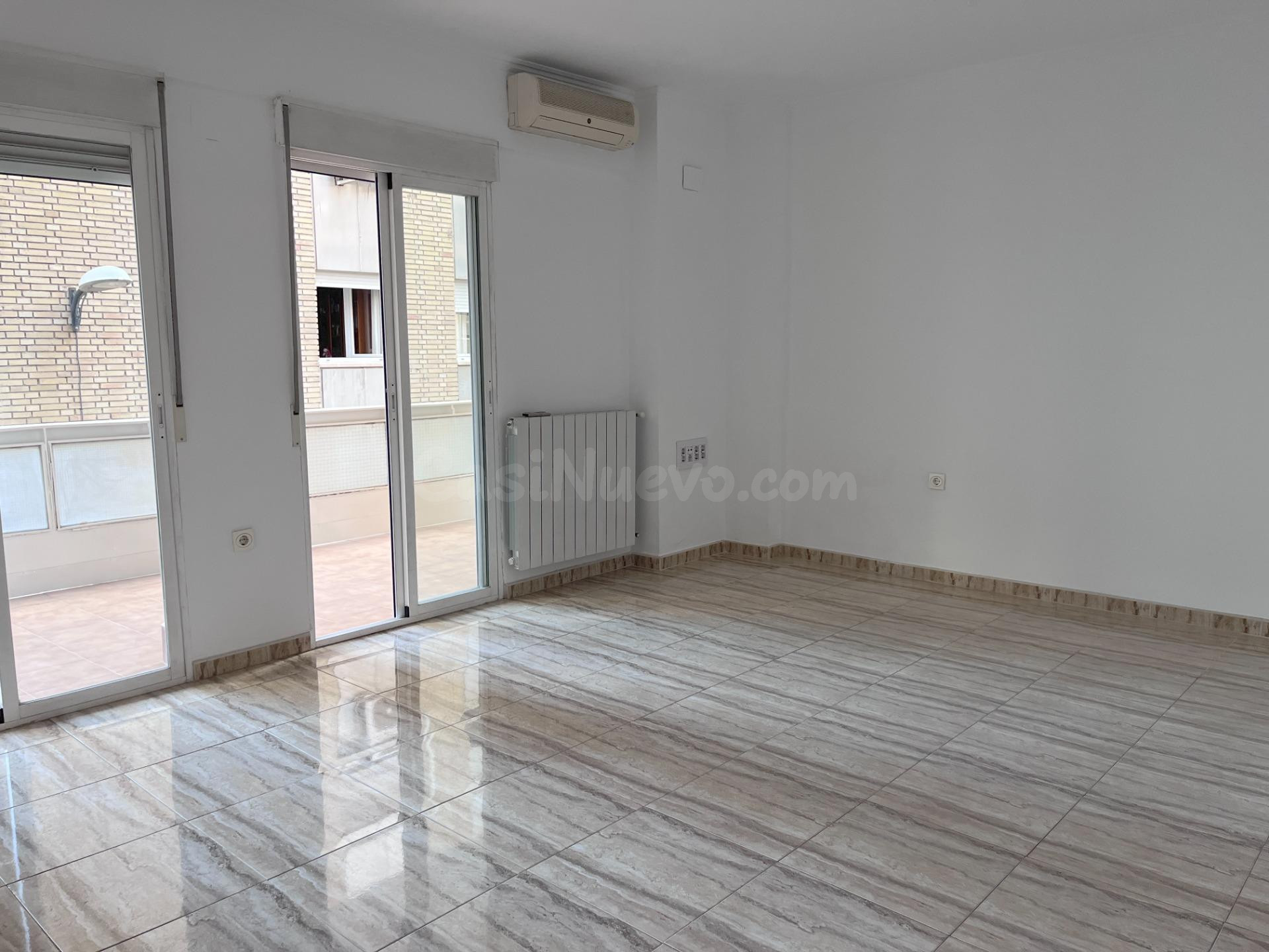 PISO CON TERRAZA, CALEFACCIÓN Y GARAJE INCLUIDOS - foto 3