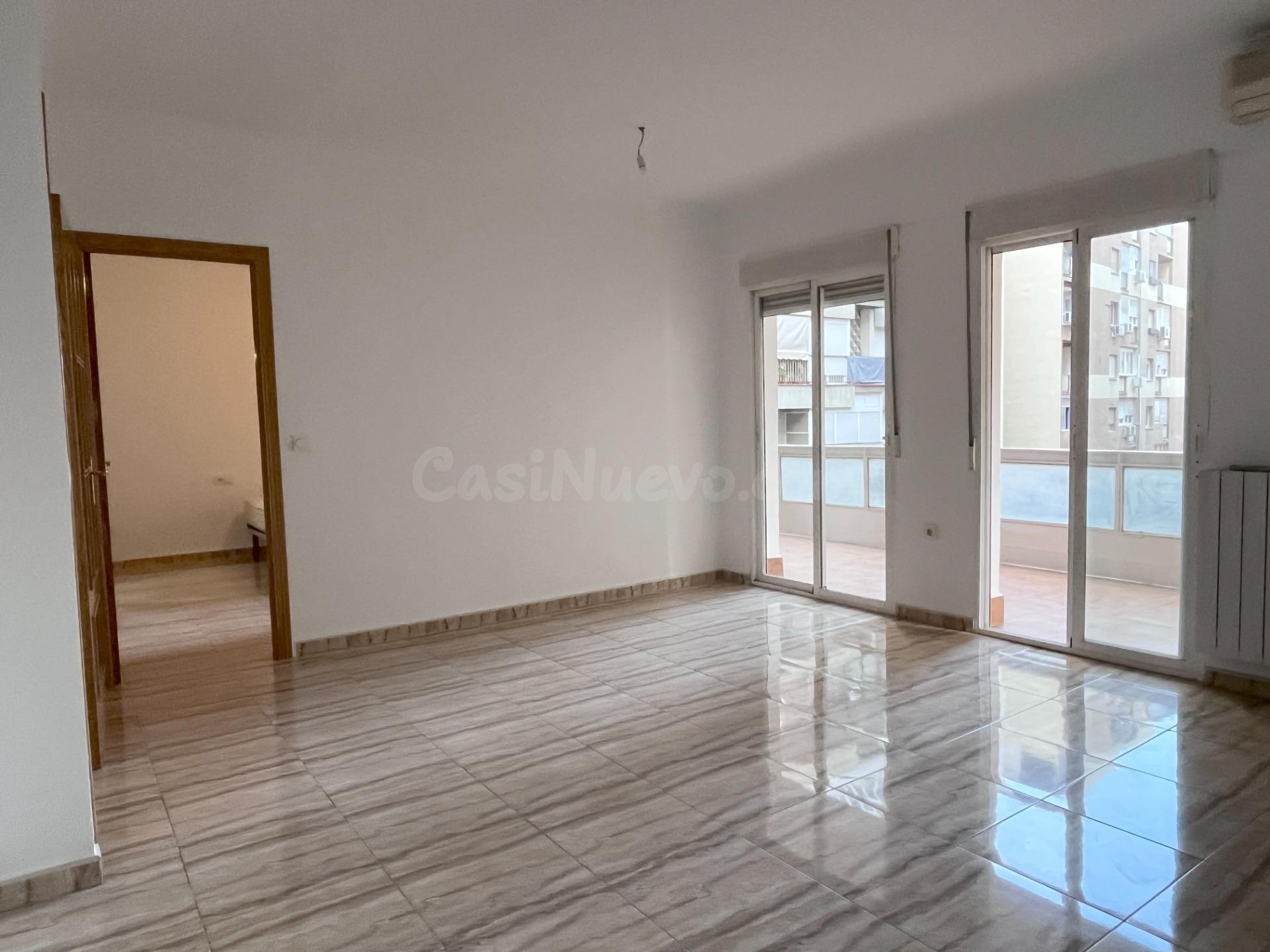 PISO CON TERRAZA, CALEFACCIÓN Y GARAJE INCLUIDOS - foto 4