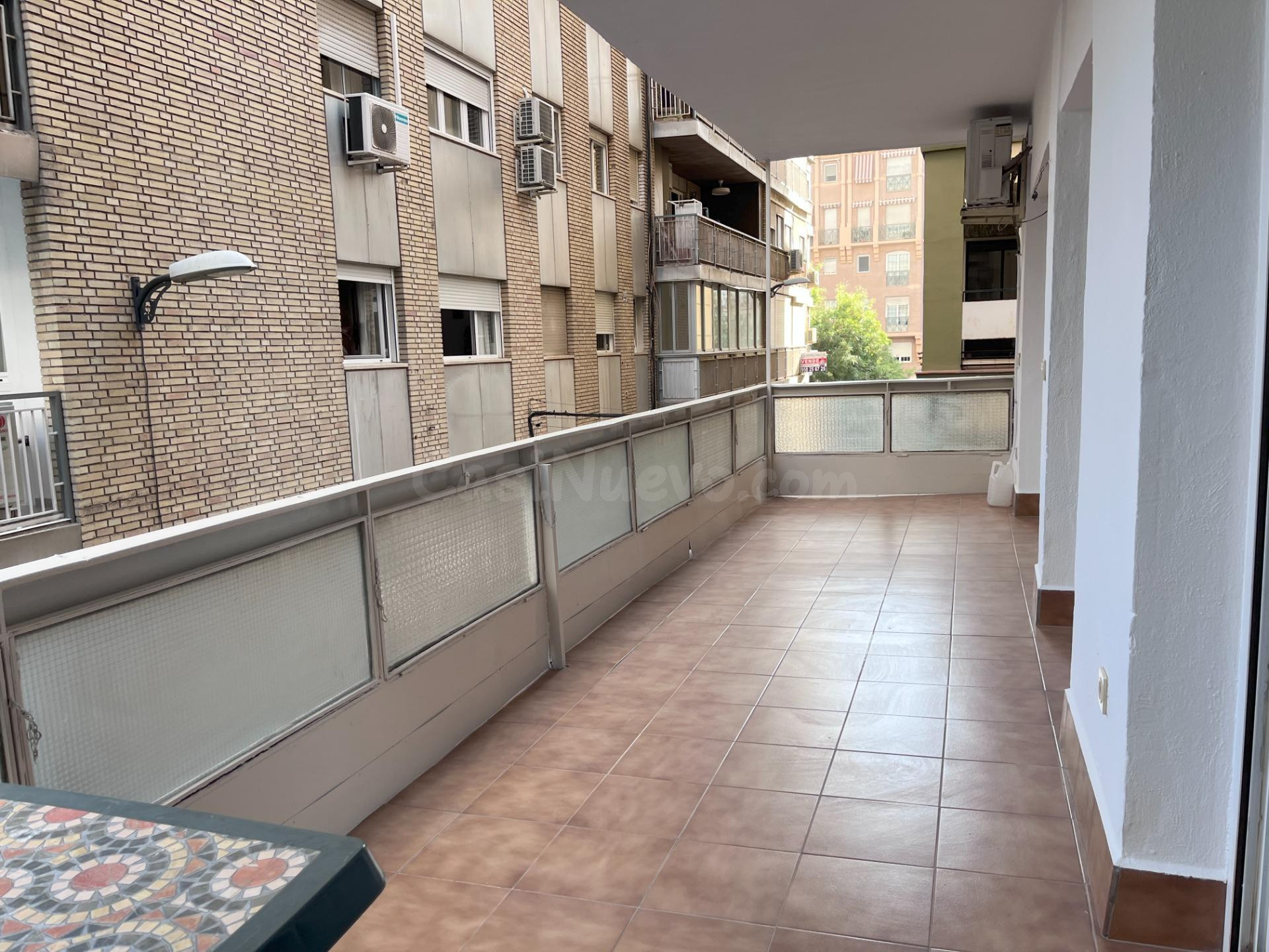 PISO CON TERRAZA, CALEFACCIÓN Y GARAJE INCLUIDOS - foto 5