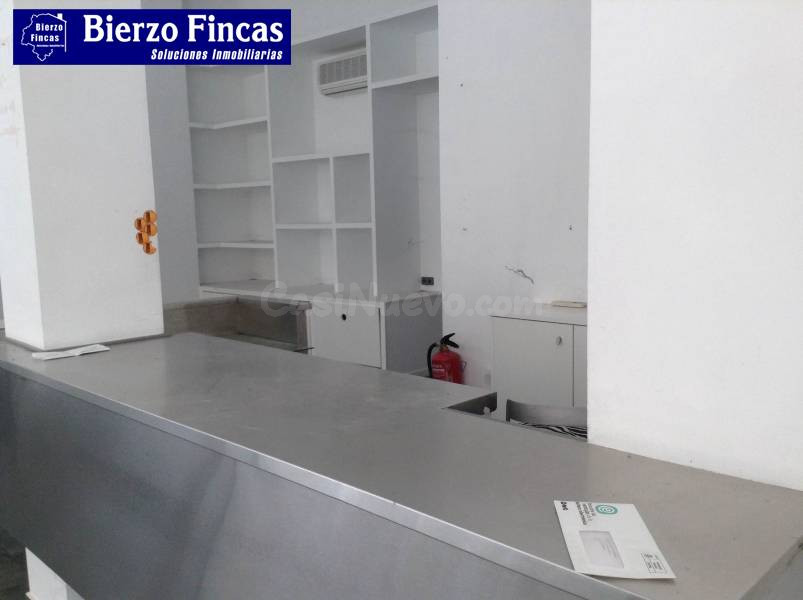 SE ALQUILA LOCAL COMERCIAL EN EL CENTRO DE PONFERRADA - foto 3
