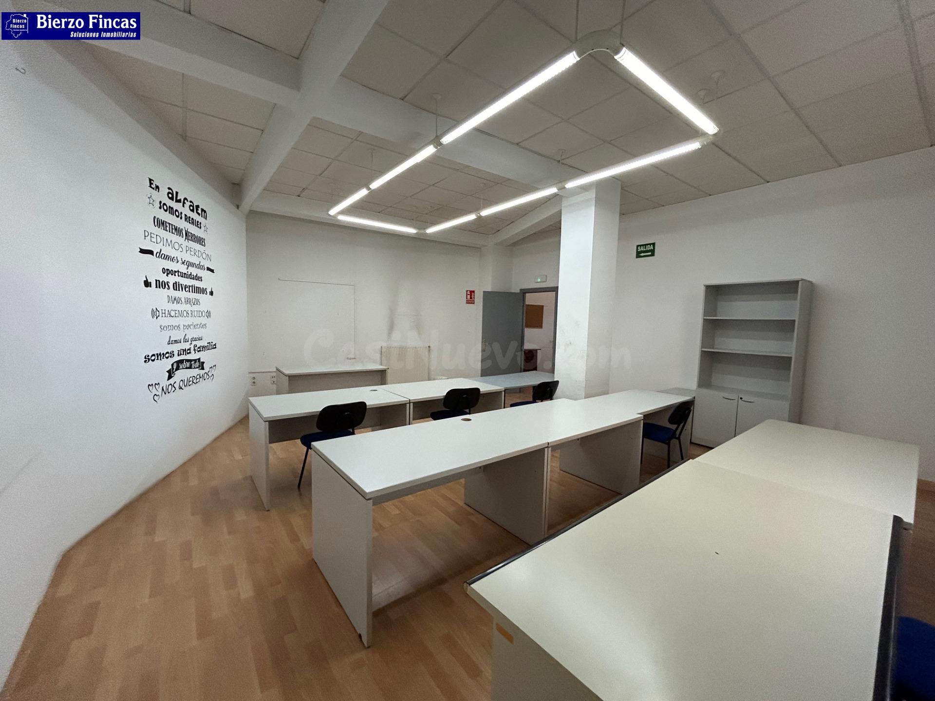 SE ALQUILA LOCAL COMERCIAL EN PONFERRADA - foto 2