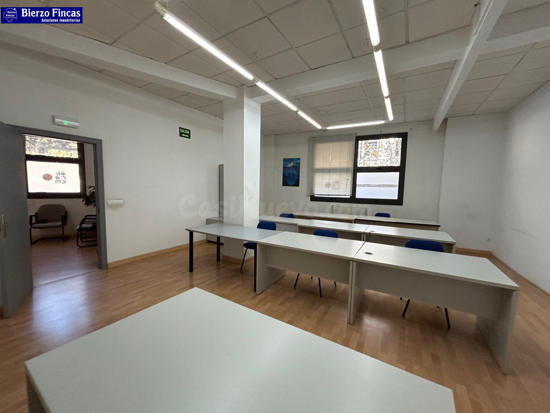 SE ALQUILA LOCAL COMERCIAL EN PONFERRADA - foto 3