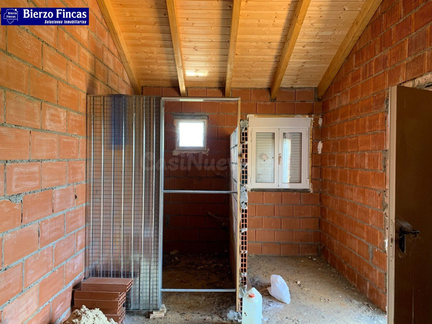 SE VENDE FINCA RÚSTICA CON CASITA EN LA ZONA DE BEMBIBRE - foto 3