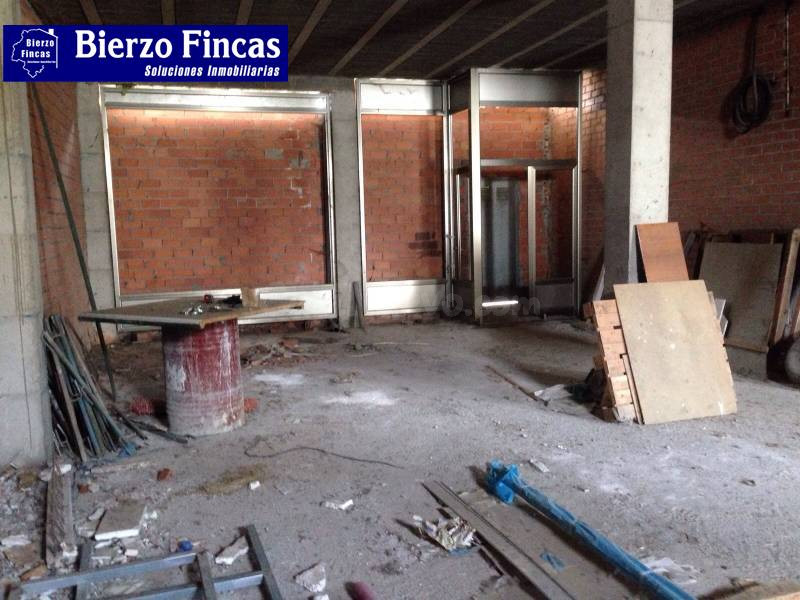 ✨ SE ALQUILA LOCAL COMERCIAL EN FUENTES NUEVAS (PONFERRADA)  - foto 2